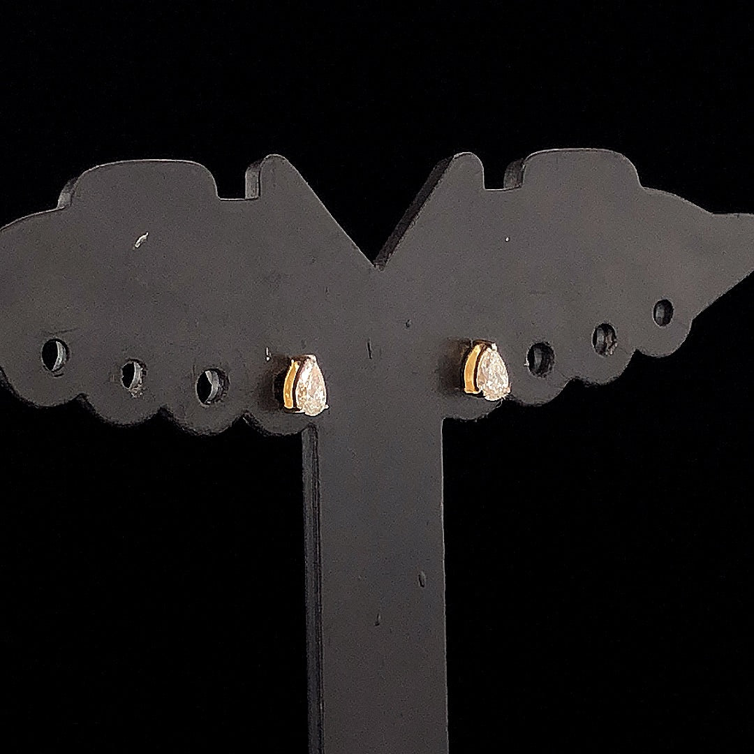 Pear-Shaped Pavé Stud Earrings - Gold-Plated (Vermeil) Lab-Grown Diamonds | VE250250
